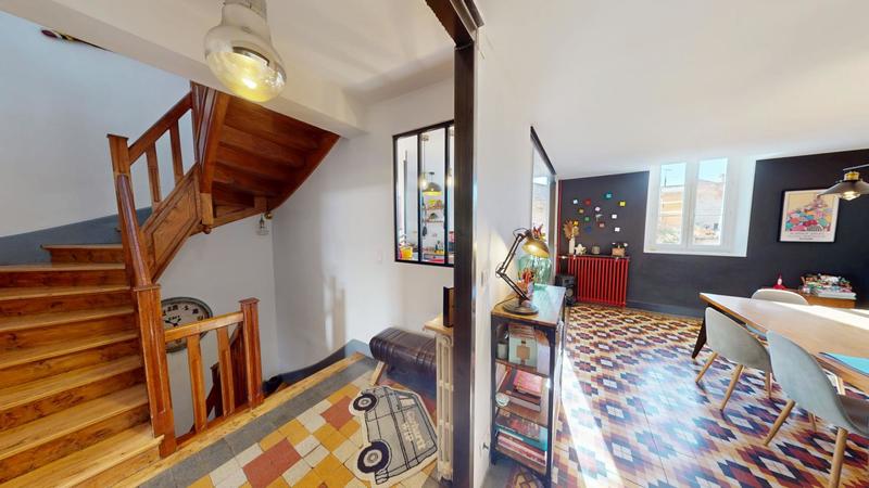 Demeure - 210 m² - 5 pièces