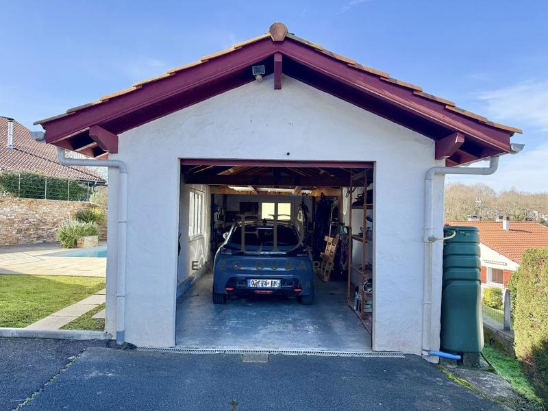 Maison - 230 m² - 8 pièces