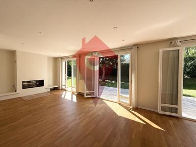 Maison - 194 m² - 8 pièces