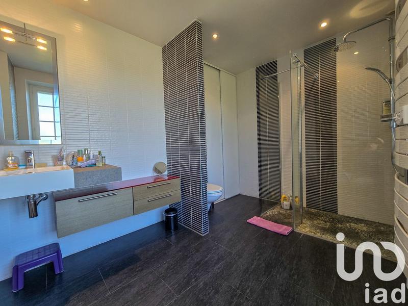 Maison - 238 m² - 8 pièces