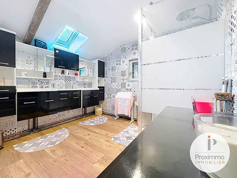 Maison - 238 m² - 6 pièces