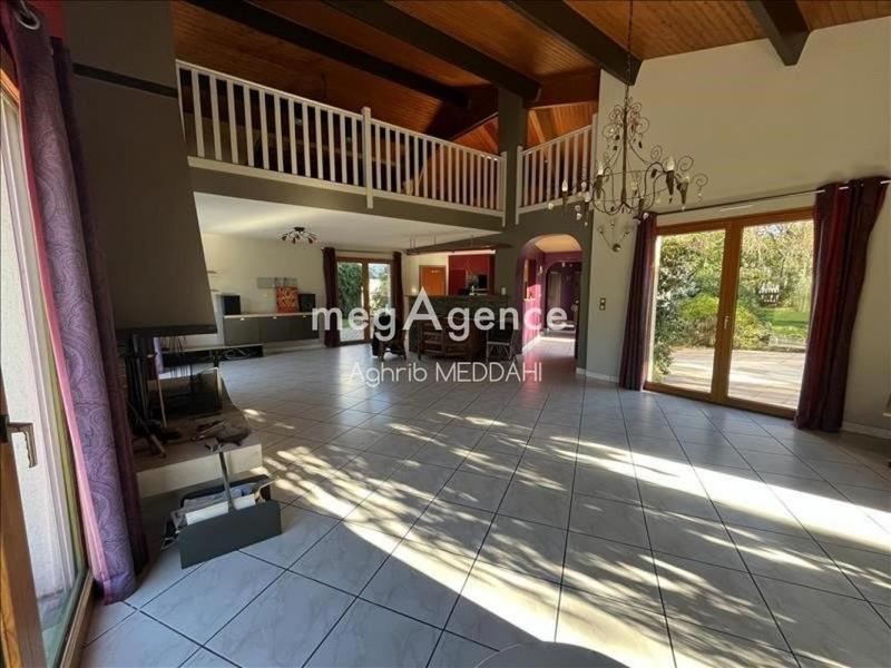 Maison - 240 m² - 5 pièces