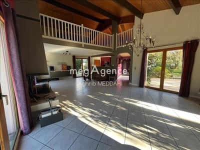 Maison - 240 m² - 5 pièces