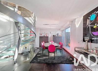 Duplex - 198 m² - 7 pièces