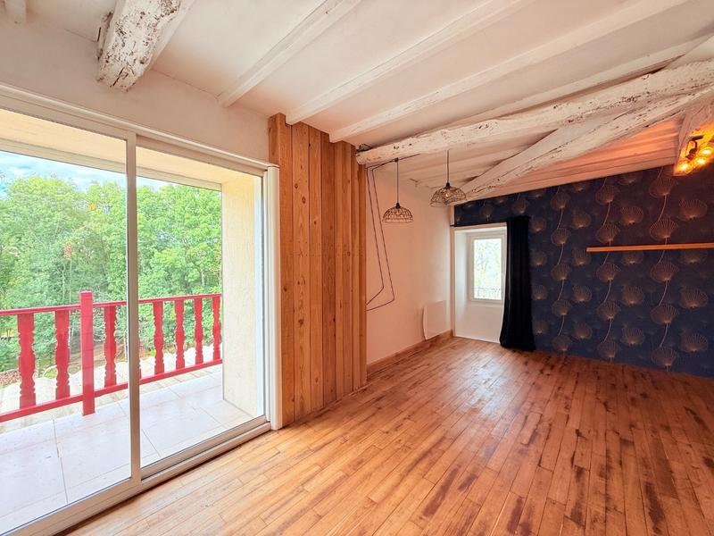 Maison - 230 m² - 9 pièces