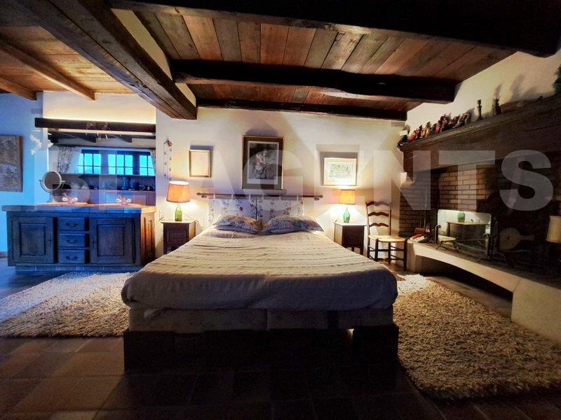 Maison - 300 m² - 7 pièces