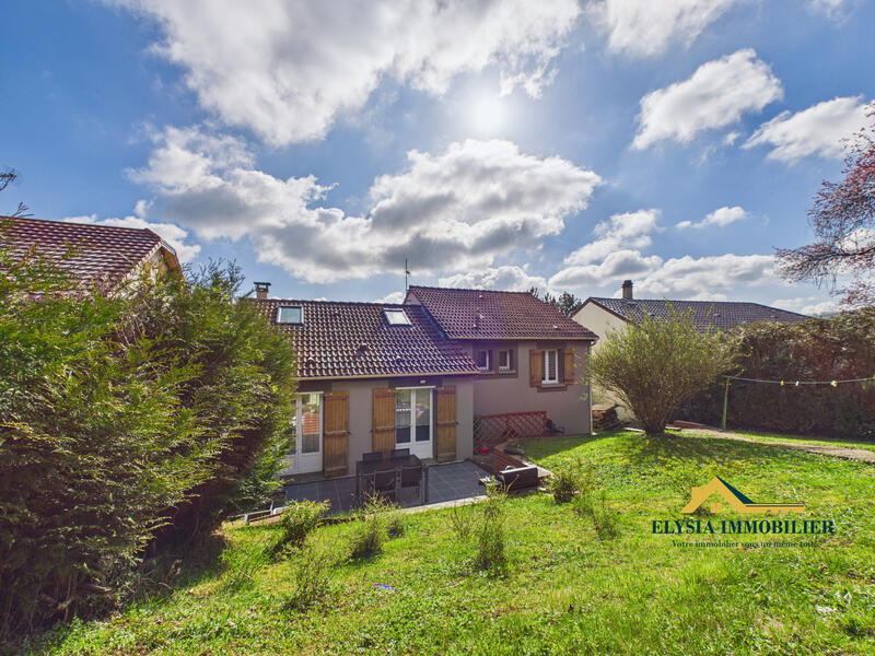 Maison - 90 m² - 6 pièces