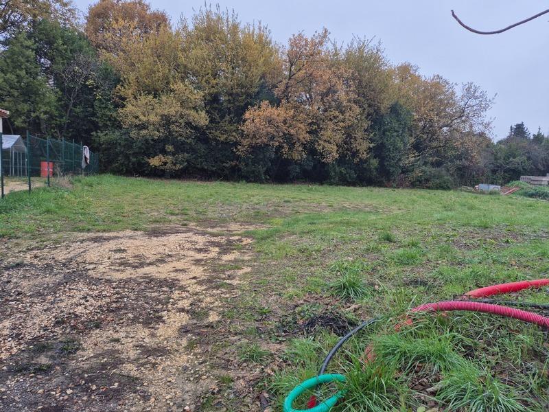 Terrain constructible - 1 060 m²