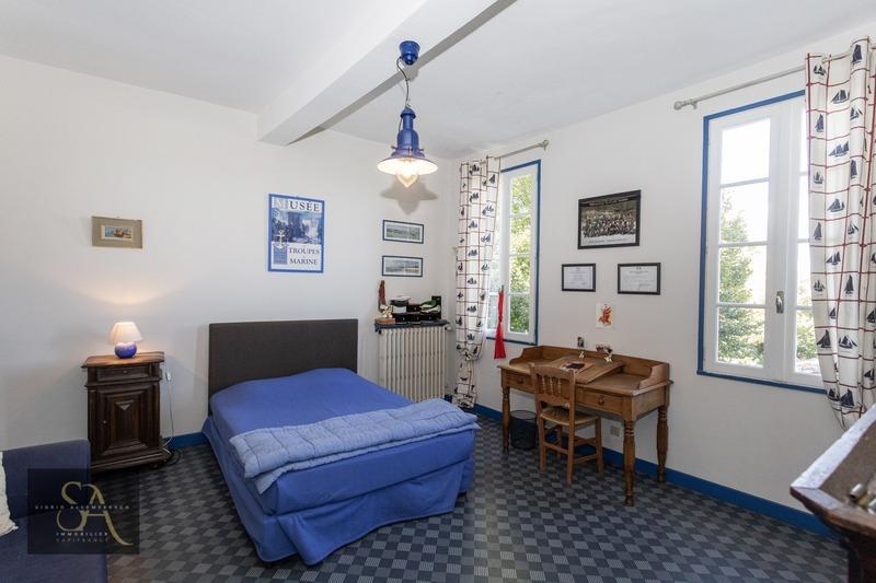 Maison - 460 m² - 13 pièces