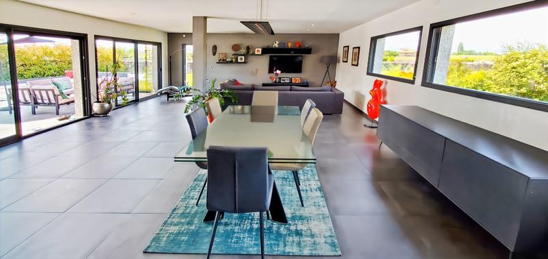 Maison contemporaine - 243 m² - 6 pièces