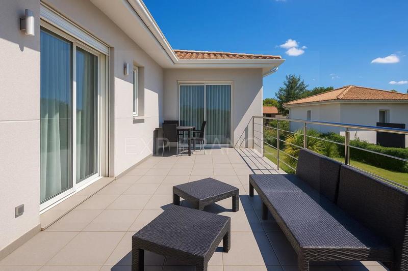 Maison - 254 m² - 10 pièces