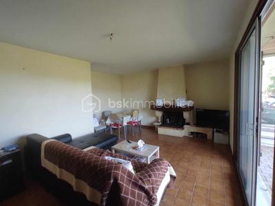 Maison - 94 m² - 5 pièces