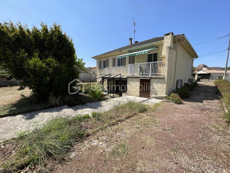 Maison traditionnelle - 235 m² - 11 pièces