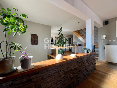 Appartement - 165 m² - 6 pièces