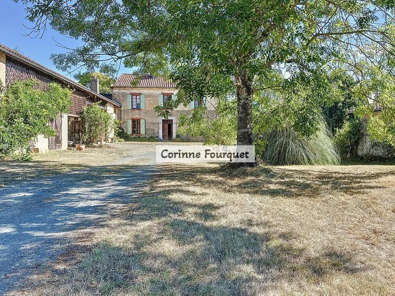 Maison - 267 m² - 8 pièces