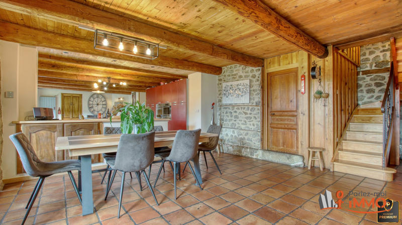 Maison - 320 m² - 12 pièces