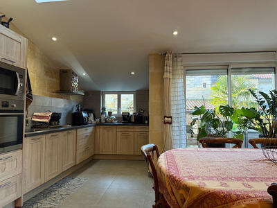 Maison - 220 m² - 9 pièces