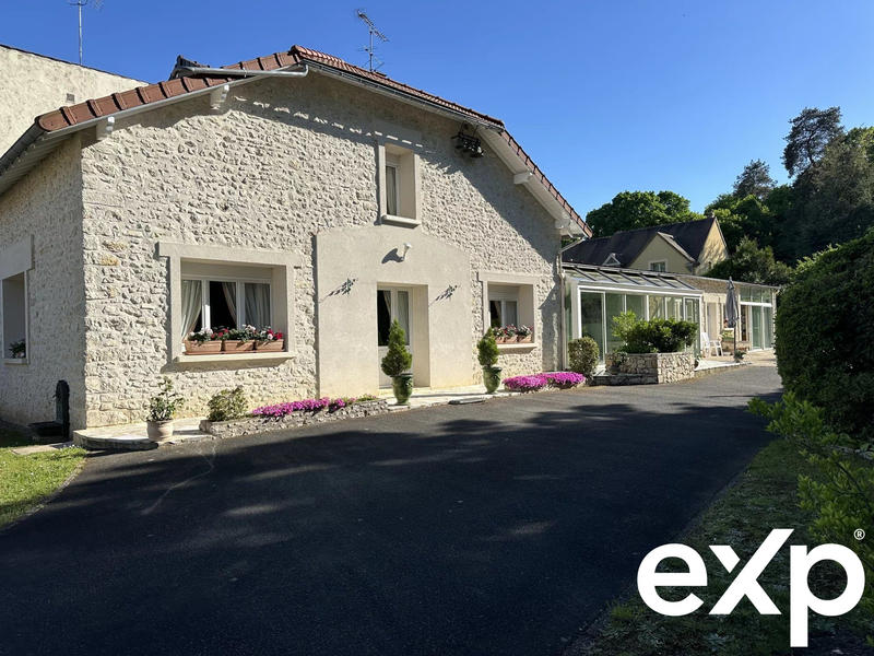 Maison - 200 m² - 7 pièces