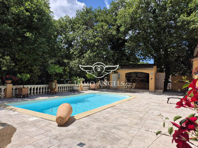 Villa - 213 m² - 7 pièces