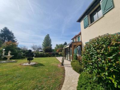 Maison - 221 m² - 8 pièces