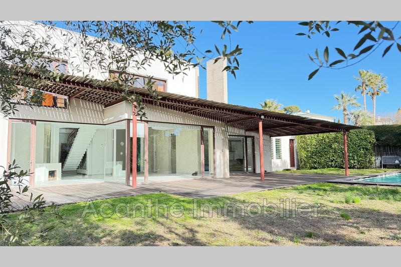 Maison - 240 m² - 5 pièces