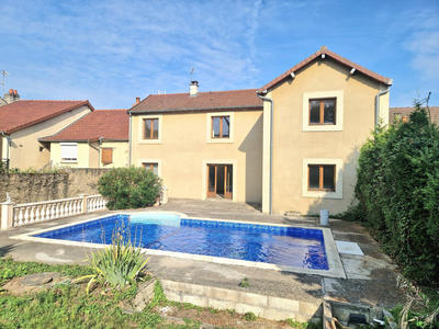 Maison - 224 m² - 7 pièces