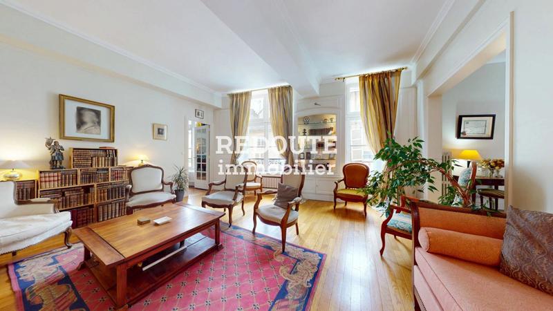 Propriété - 290 m² - 9 pièces