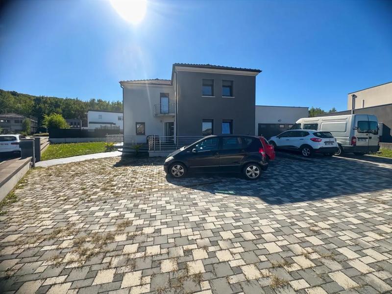 Maison - 210 m² - 7 pièces