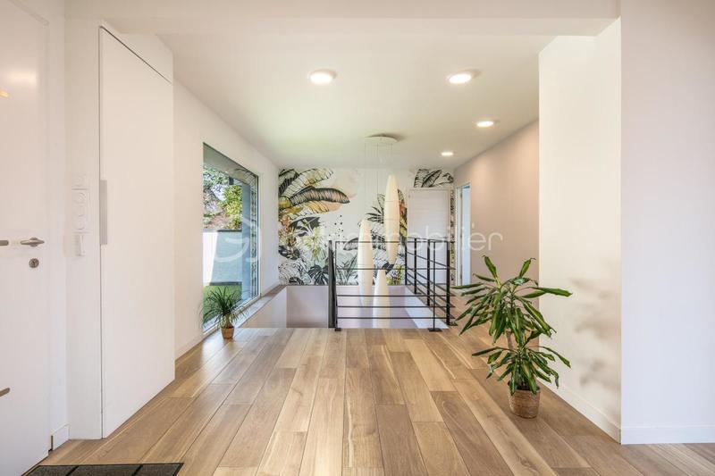 Maison - 200 m² - 6 pièces