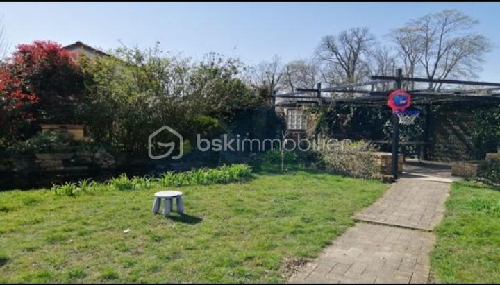 Maison - 185 m² - 10 pièces