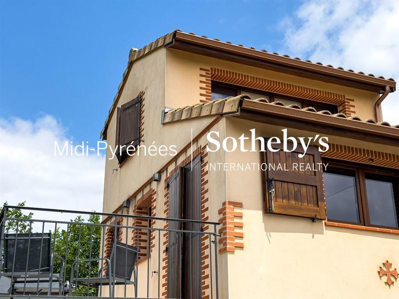 Maison - 185 m² - 9 pièces