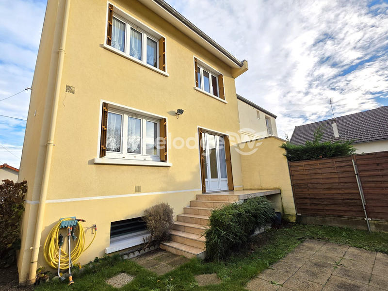 Maison - 80 m² - 5 pièces