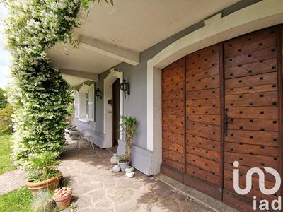 Maison - 221 m² - 7 pièces