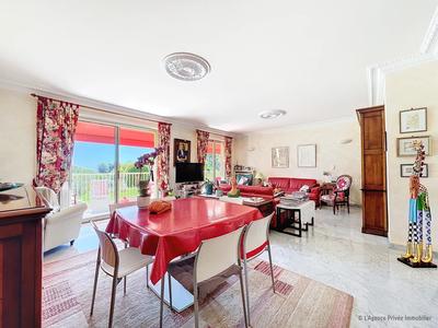 Appartement - 110 m² - 5 pièces