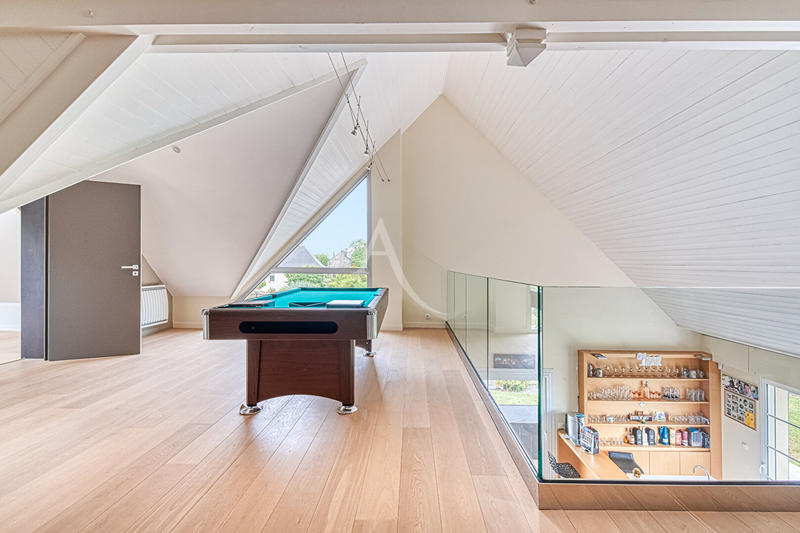 Maison - 255 m² - 8 pièces