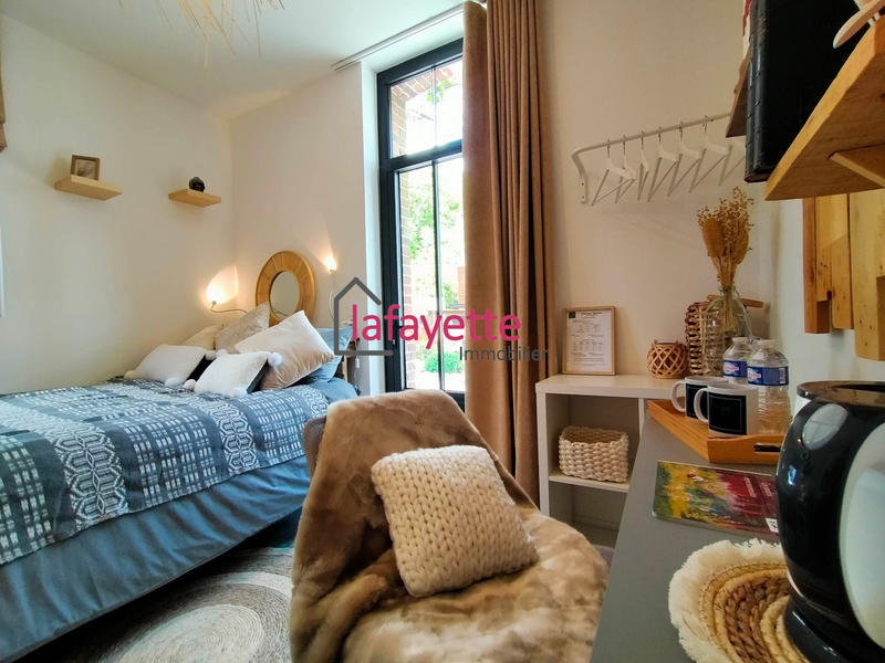 Maison - 400 m² - 16 pièces