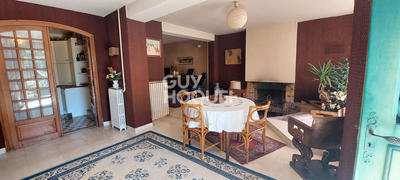 Maison - 230 m² - 10 pièces