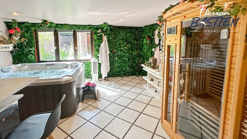 Maison - 327 m² - 15 pièces