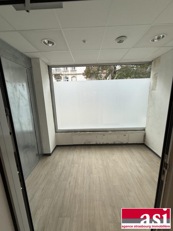 Local commercial - 134 m² - 4 pièces