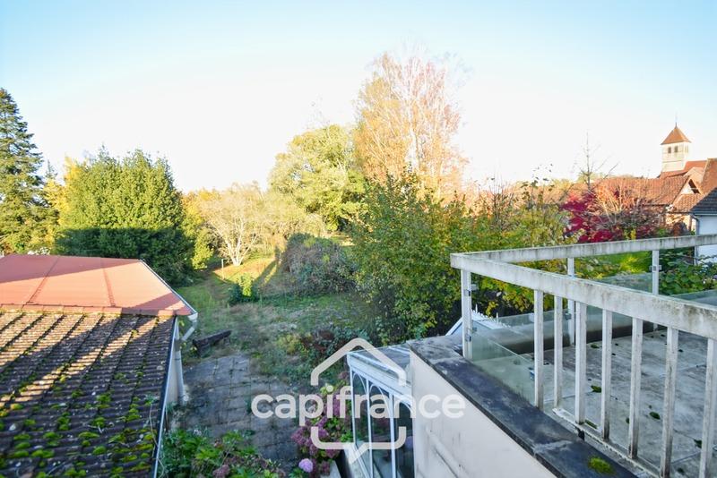 Maison - 233 m² - 12 pièces