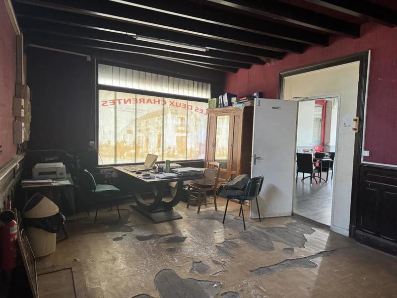 Propriété - 625 m²