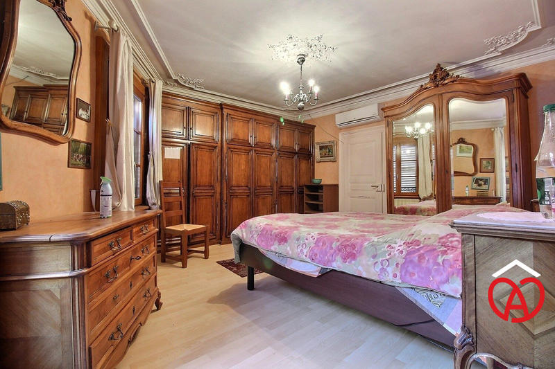 Appartement - 170 m² - 6 pièces