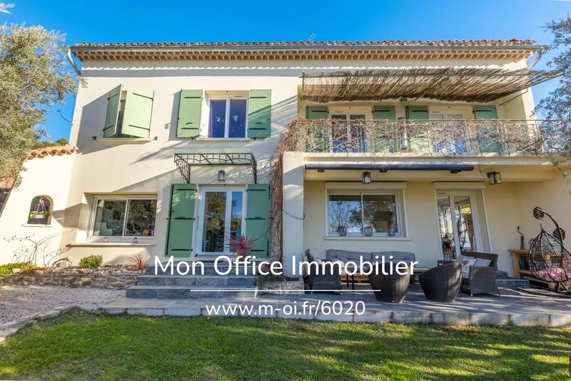 Maison - 180 m² - 7 pièces