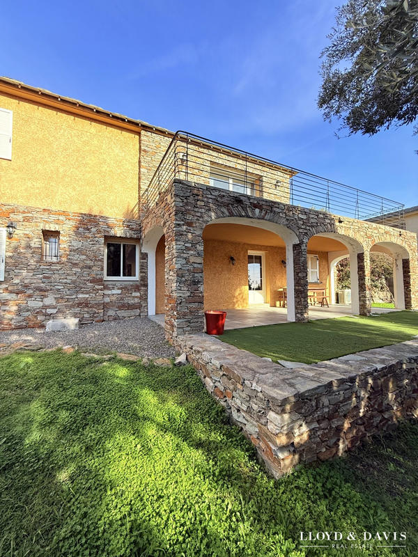 Maison - 200 m² - 7 pièces