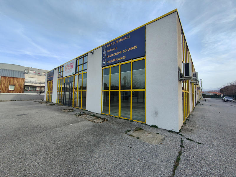 Local commercial - 500 m² - 4 pièces