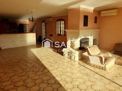 Maison - 182 m² - 7 pièces