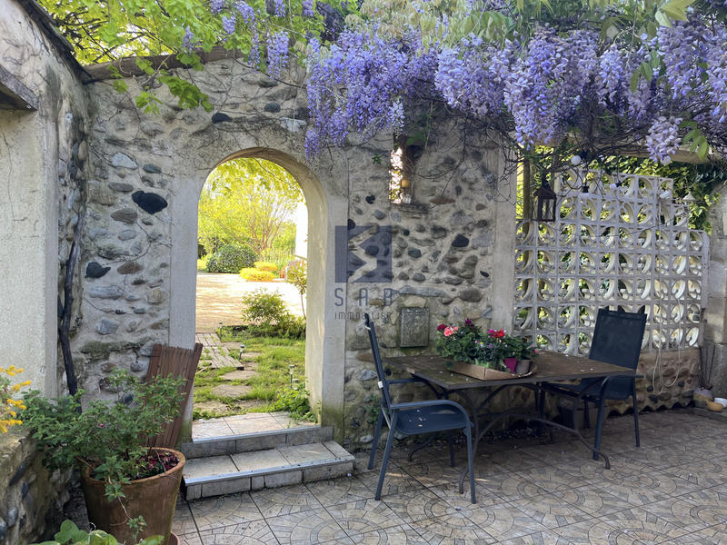 Propriété - 395 m² - 15 pièces