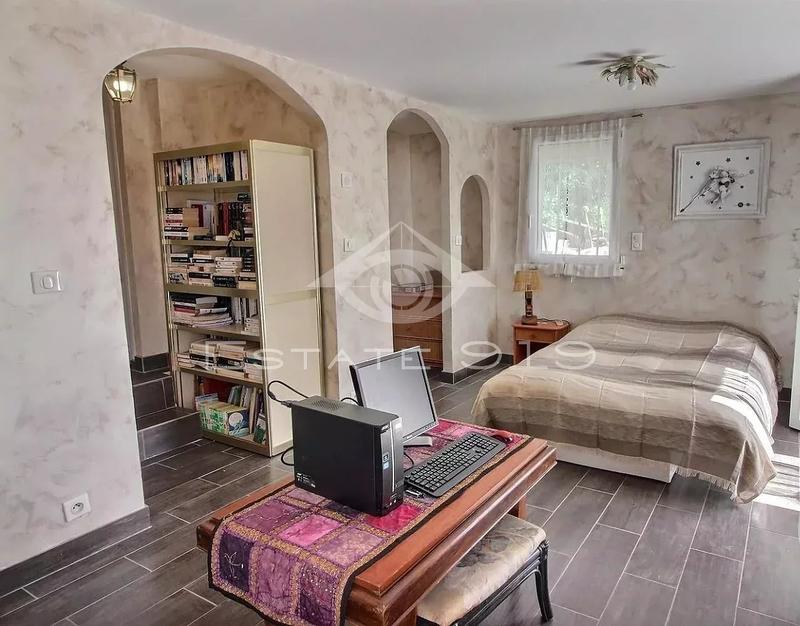 Villa - 183 m² - 6 pièces