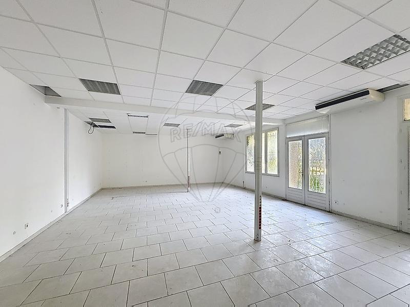 Bureau - 3 600 m² - 45 pièces