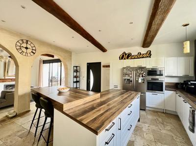 Maison - 195 m² - 7 pièces